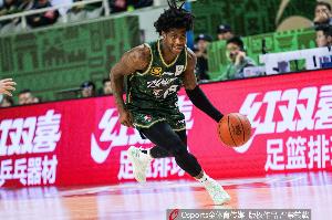 直播吧：多支球队希望得到戴维斯的外援优先续约权